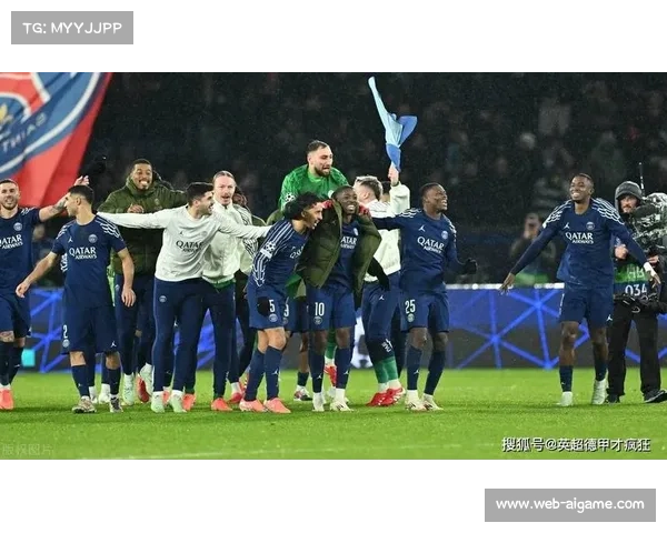 欧冠联赛阶段末轮球迷现场助威，布鲁日主场氛围成亮点